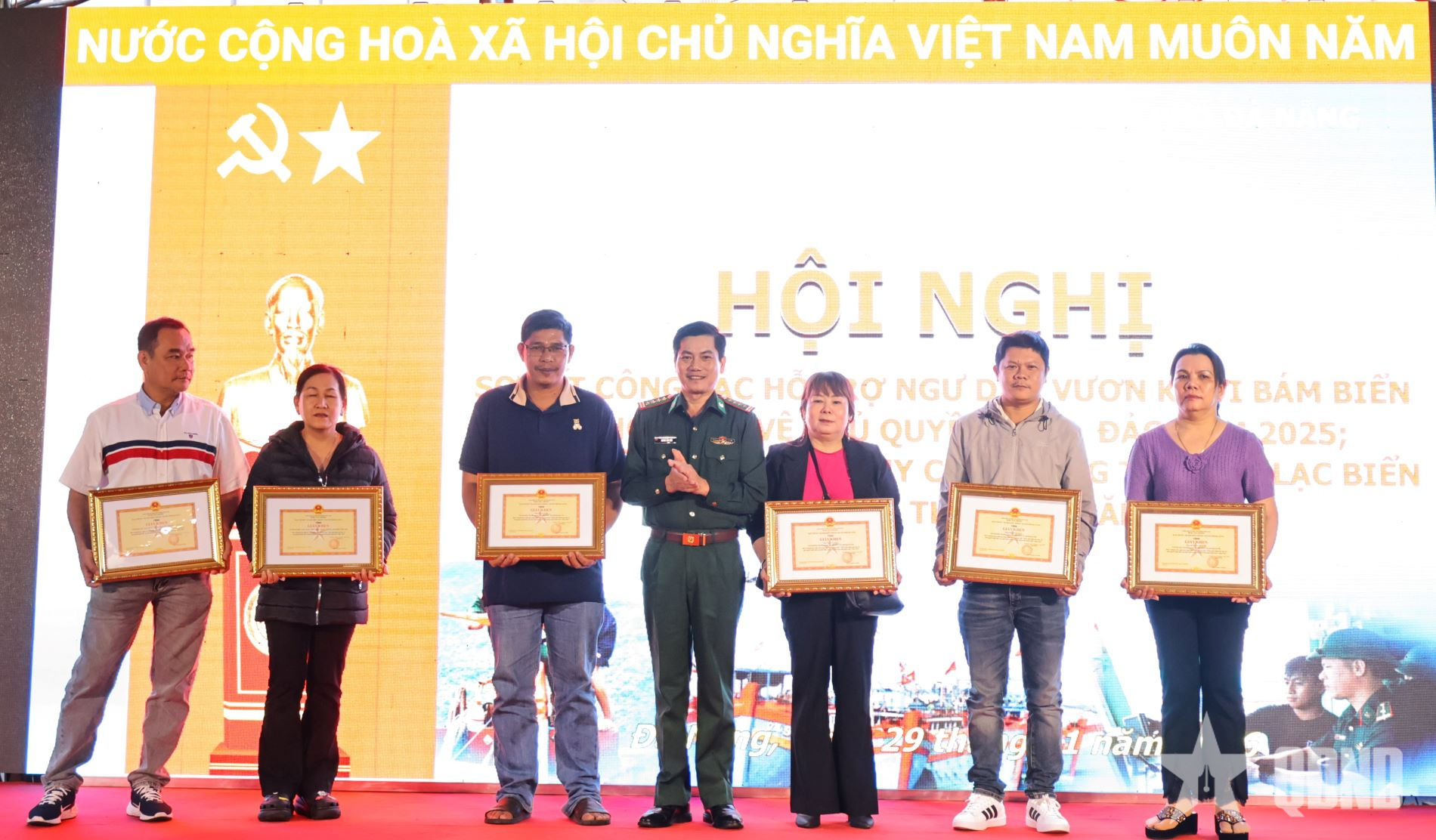 Biên phòng Sơn Trà tích cực hỗ trợ ngư dân vươn khơi bám biển